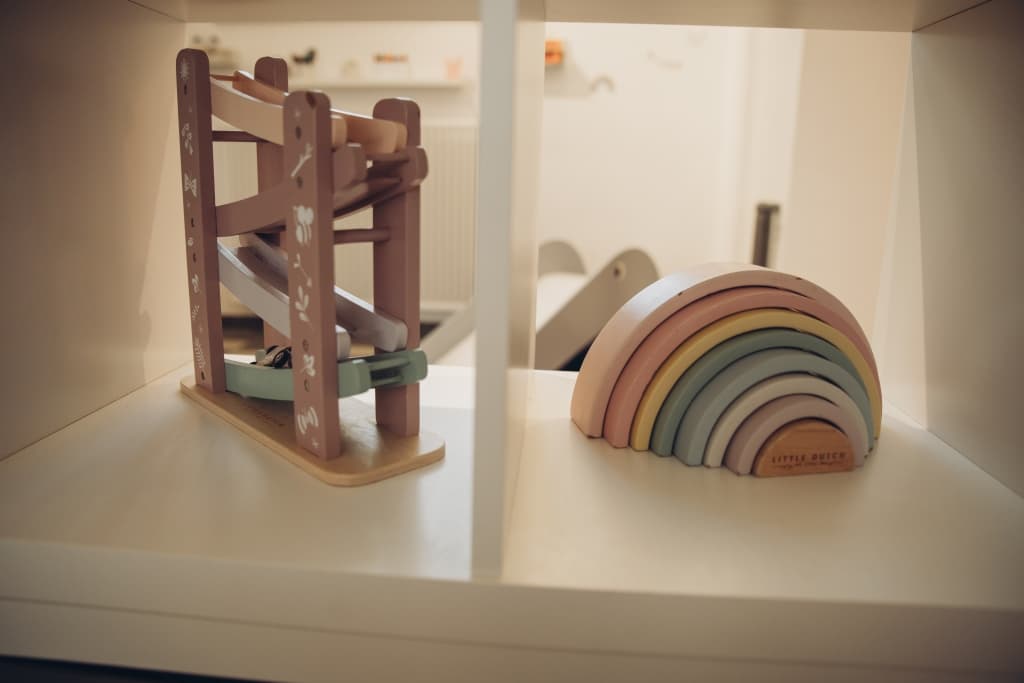 Holzspielzeug Kugelbahn und Regenbogen