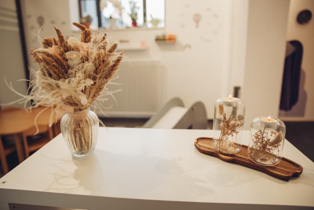 Tischdekoration mit Trockenblumen